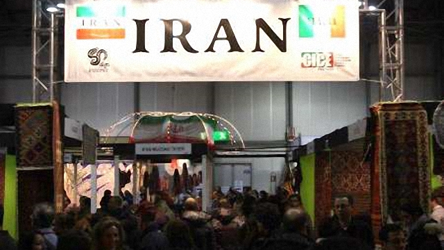 استقبال ایتالیایی‌ها از غرفه‌های ایرانی در نمایشگاه صنایع دستی میلان